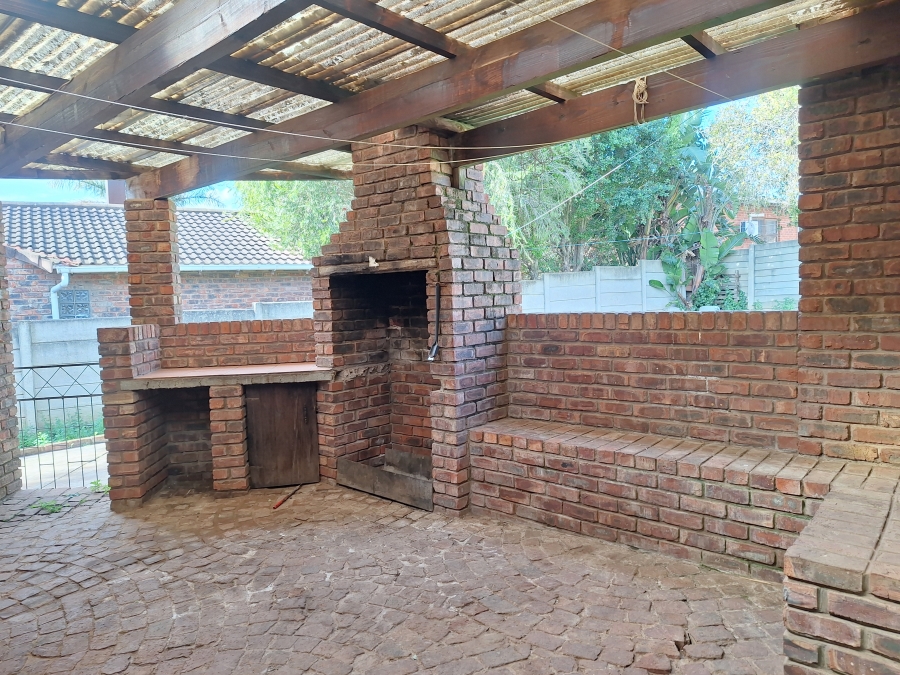To Let 4 Bedroom Property for Rent in Strelitzia Park Eastern Cape